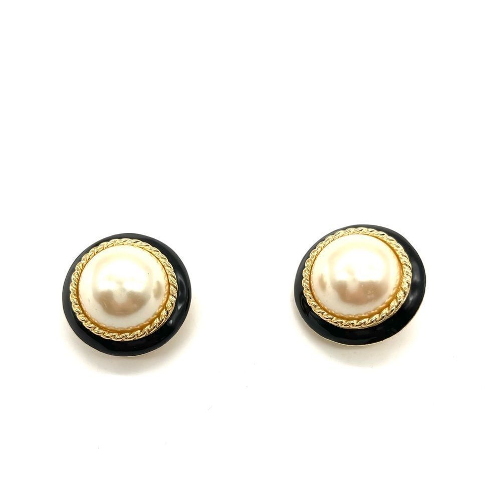 Richieliu Vintage Stud Faux Pearls On Gold Tone